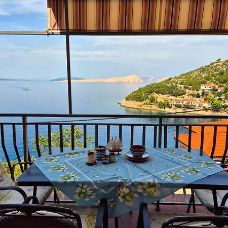 Marija With Big Terrace And Sea View شقة