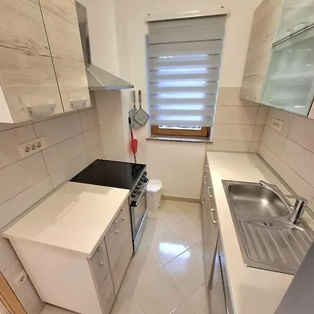 Marija With Big Terrace And Sea View شقة ستاريغراد