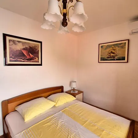 Marija With Big Terrace And Sea View Apartamento